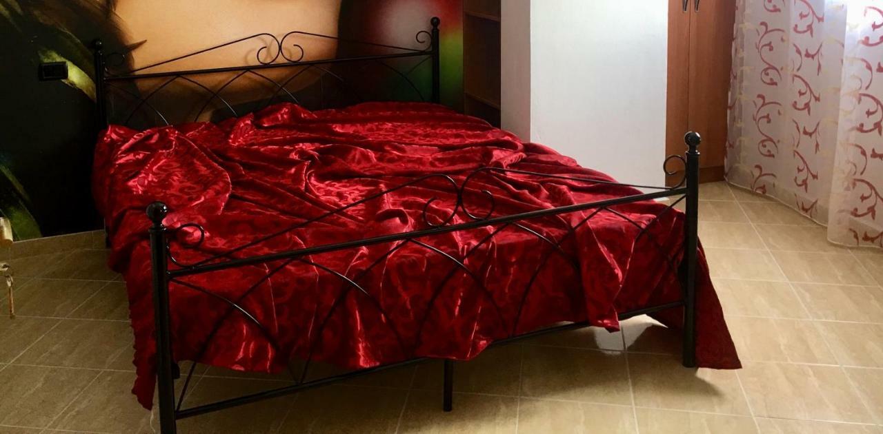 Luxury Holiday In Royal Apartment For King And Queen Саранде Екстериор снимка